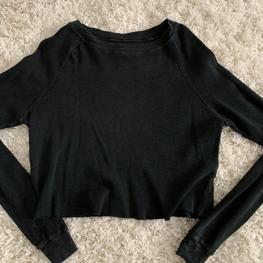 Brandy Melville Cutoff Long Sleeved Tee Black